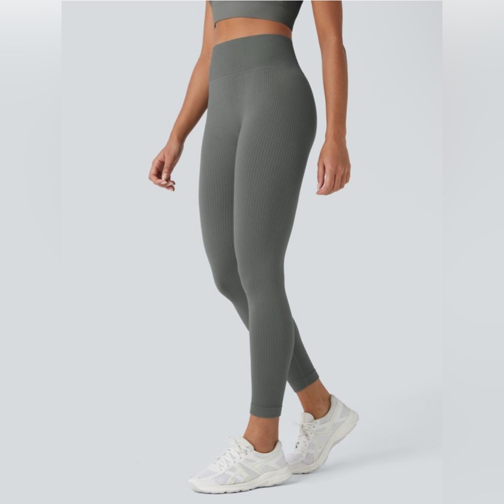HALARA Gray Ribbed Knitwear